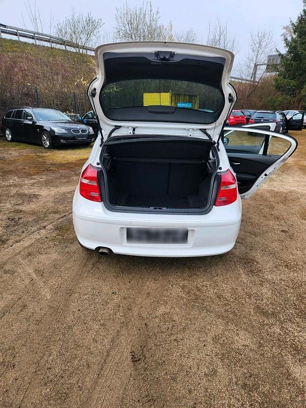 Gebraucht BMW 118 143 PS (105 kW) 2011 Weiß Kleinwagen