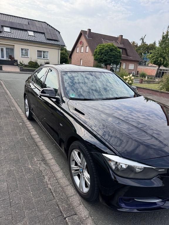 Schwarz Gebraucht 2012 BMW 320 Sport Line Limousine | 8.000 € (Guter Preis) - Bild 1/4