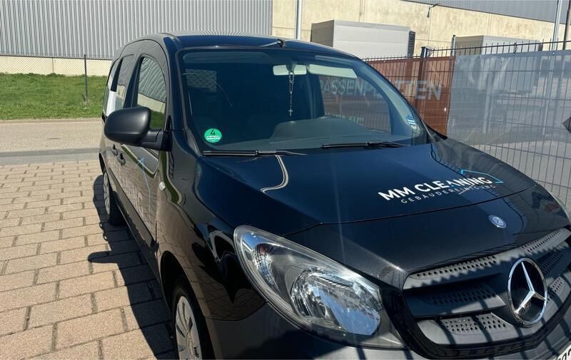 Schwarz Gebraucht 2016 Mercedes Citan 109 Limousine | 5.700 € (Superpreis) - Bild 1/4