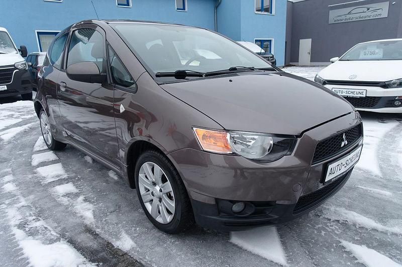 Gebraucht Mitsubishi Colt 95 PS (69 kW) 2012 Braun Kleinwagen