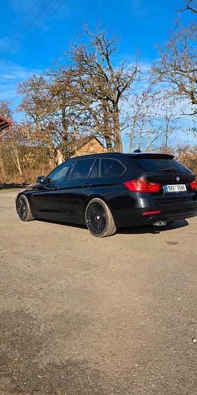 Gebraucht BMW 330 Sport Line 286 PS (210 kW) 2015 Schwarz Kombi