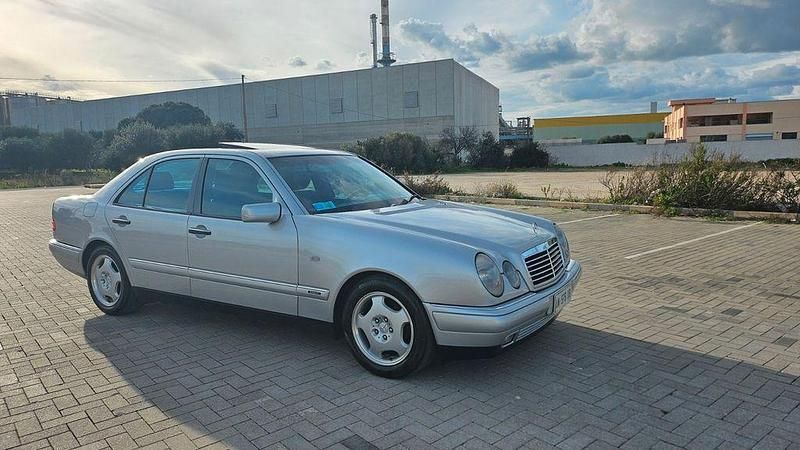 Gebraucht Mercedes 250 113 PS (83 kW) 1996 Silber Limousine