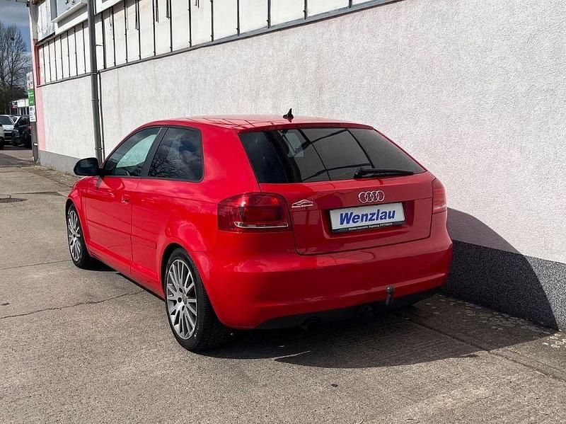 Gebraucht Audi A3 Attraction 102 PS (75 kW) 2010 Rot Kleinwagen