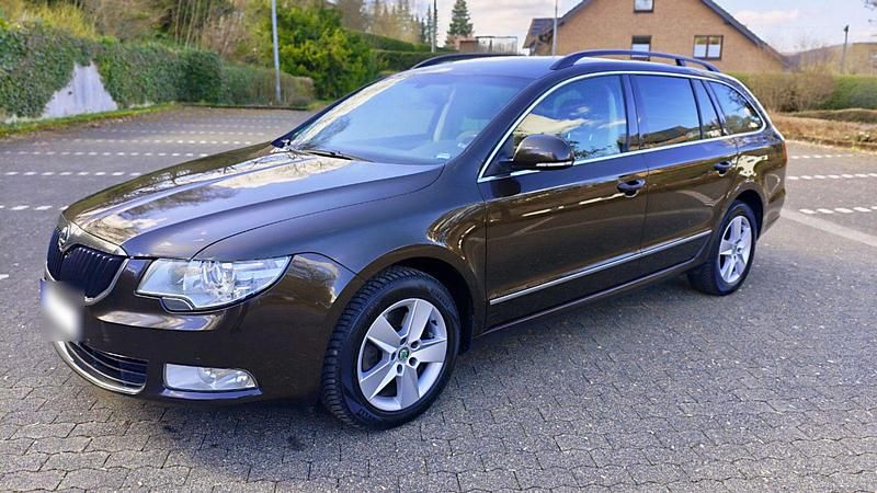 Gebraucht Skoda Superb Elegance 170 PS (125 kW) 2012 Braun Kombi