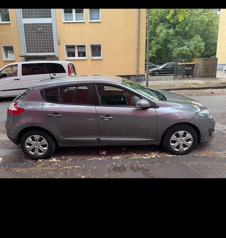 Gebraucht Renault Mégane III 116 PS (85 kW) 2014 Silber Kleinwagen