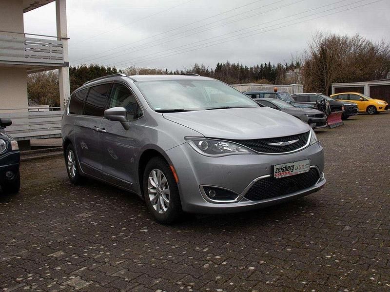 Gebraucht Chrysler Pacifica 291 PS (214 kW) 2018 Silber Van / Kleinbus