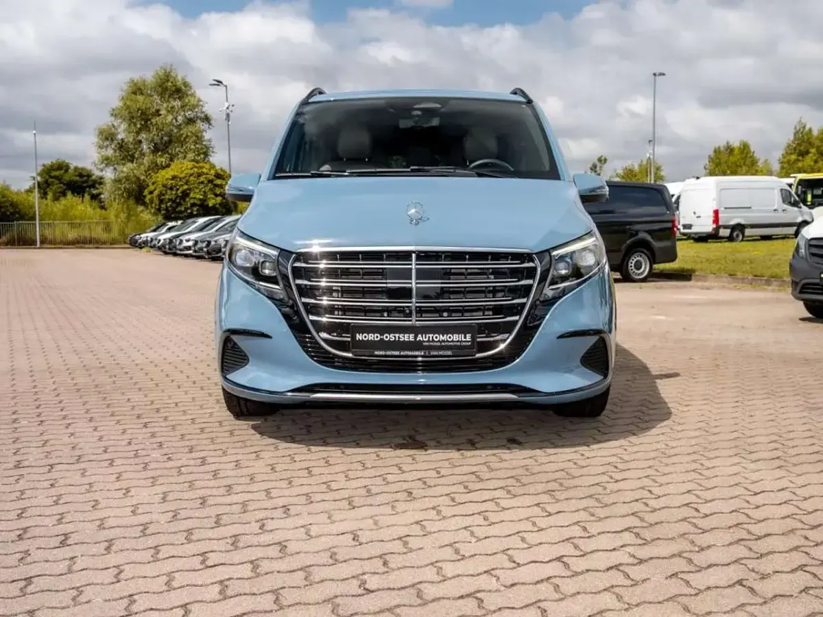 Gebraucht Mercedes V300 Exclusive 237 PS (174 kW) 2025 Blau Van / Kleinbus