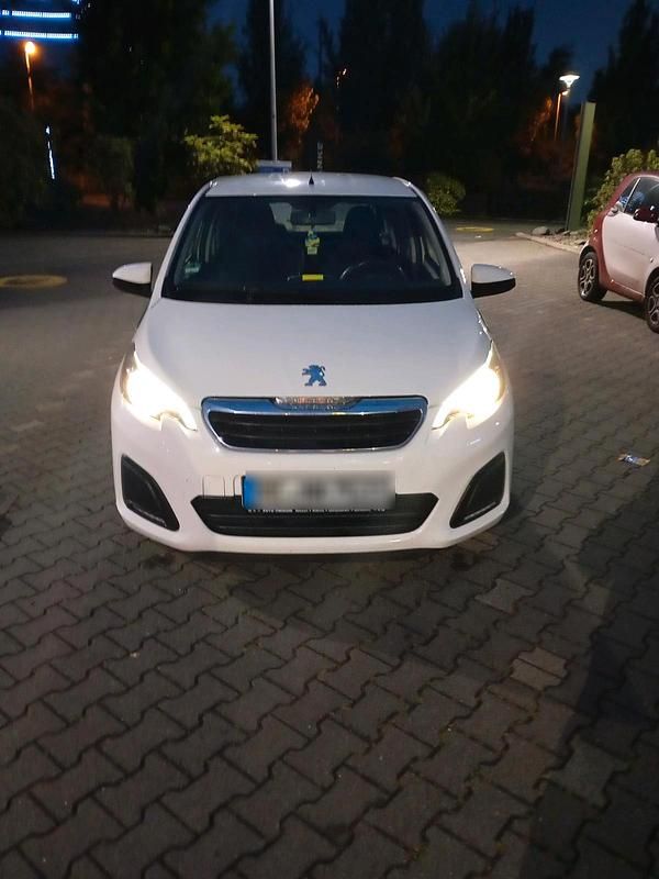 Weiß Gebraucht 2015 Peugeot 108 Kleinwagen | 3.500 € (Superpreis) - Bild 1/4