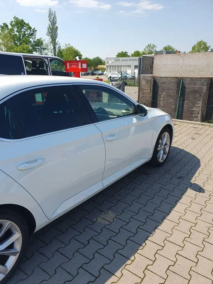 Gebraucht Skoda Superb Ambition 150 PS (110 kW) 2017 Weiß Limousine