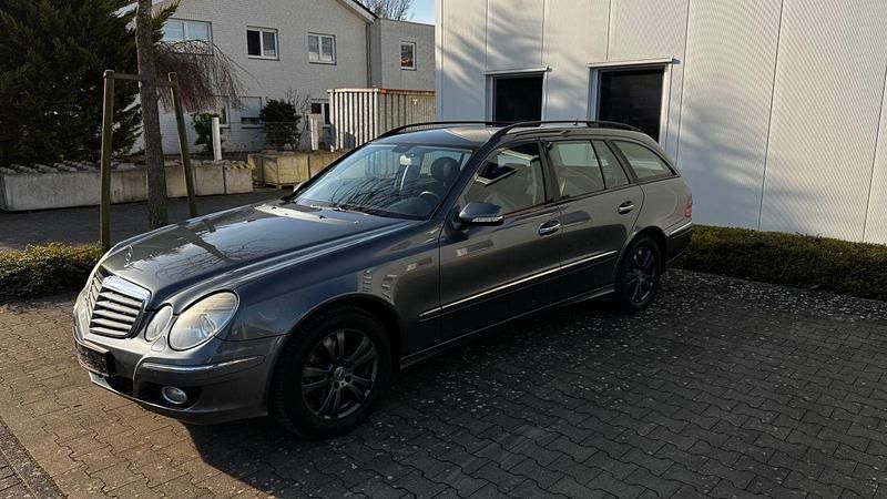 Gebraucht Mercedes E280 Elegance 190 PS (139 kW) 2008 Grau Kombi