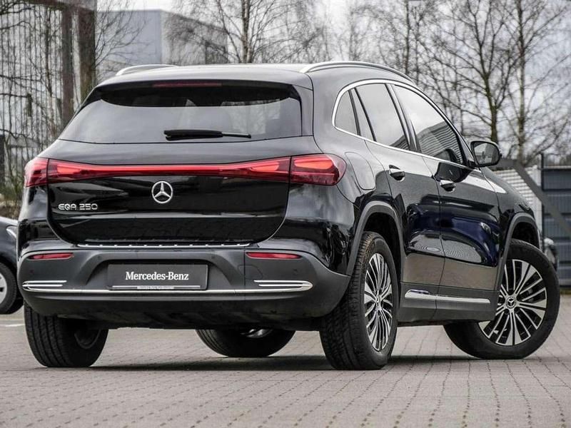 Gebraucht Mercedes EQA250 139 kW (190 PS) 2025 Schwarz metalliclack kosmossch SUV