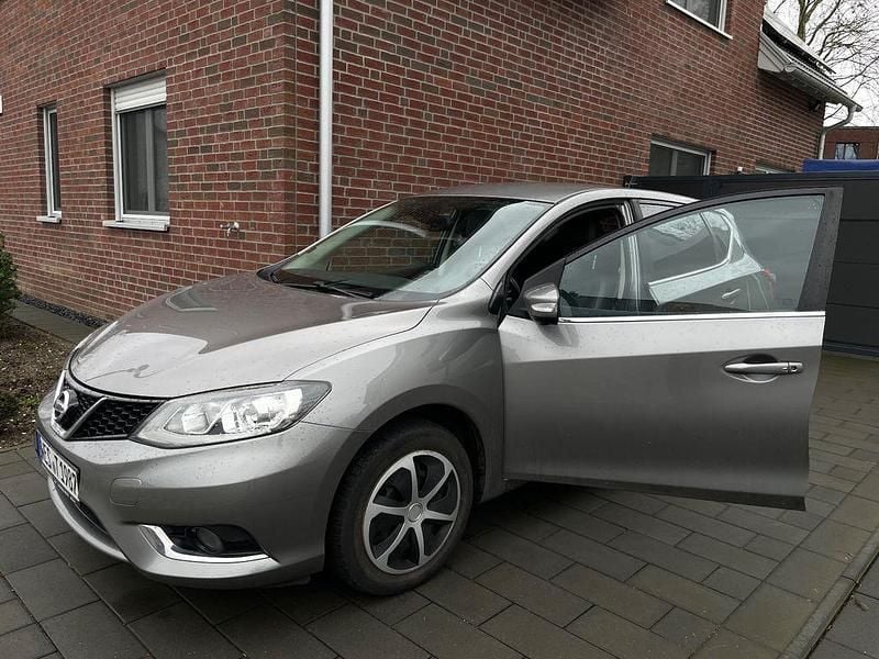 Grau Gebraucht 2017 Nissan Pulsar Tekna Limousine | 9.800 € (Fairer Preis) - Bild 1/4