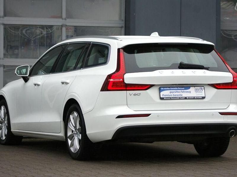Gebraucht Volvo V60 Momentum 150 PS (110 kW) 2020 Andere Kombi