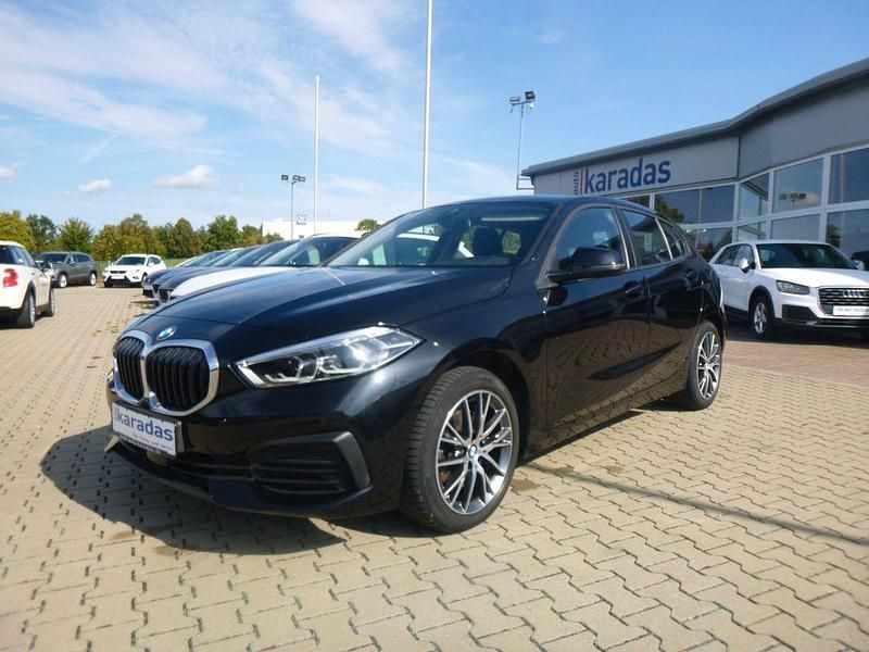 Schwarz Gebraucht 2022 BMW 118 Advantage Kleinwagen | 22.400 € (Fairer Preis) - Bild 1/4