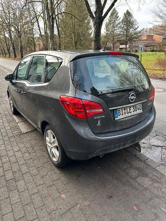 Grau Gebraucht 2010 Opel Meriva Edition Van / Kleinbus | 5.450 € (Teuer) - Bild 1/4