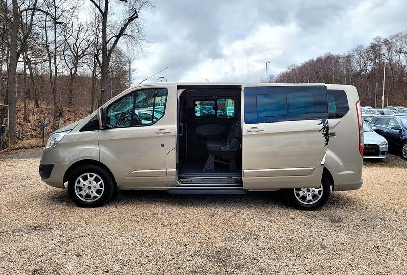 Gebraucht Ford Tourneo Titanium 155 PS (114 kW) 2013 Beige Van / Kleinbus