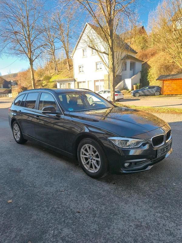 Gebraucht BMW 320 Advantage 190 PS (139 kW) 2019 Schwarz Kombi