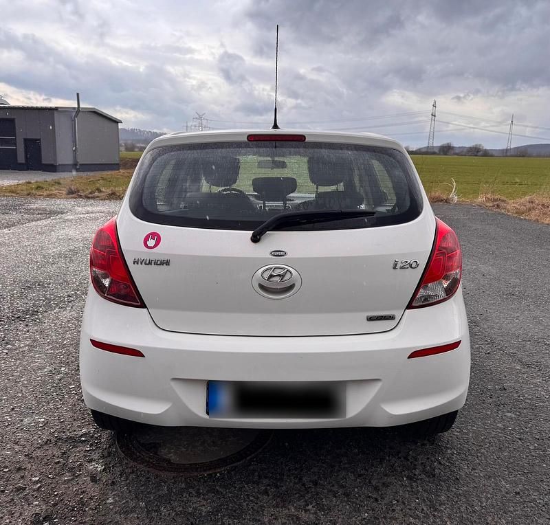 Gebraucht Hyundai i20 90 PS (66 kW) 2014 Weiß Kleinwagen