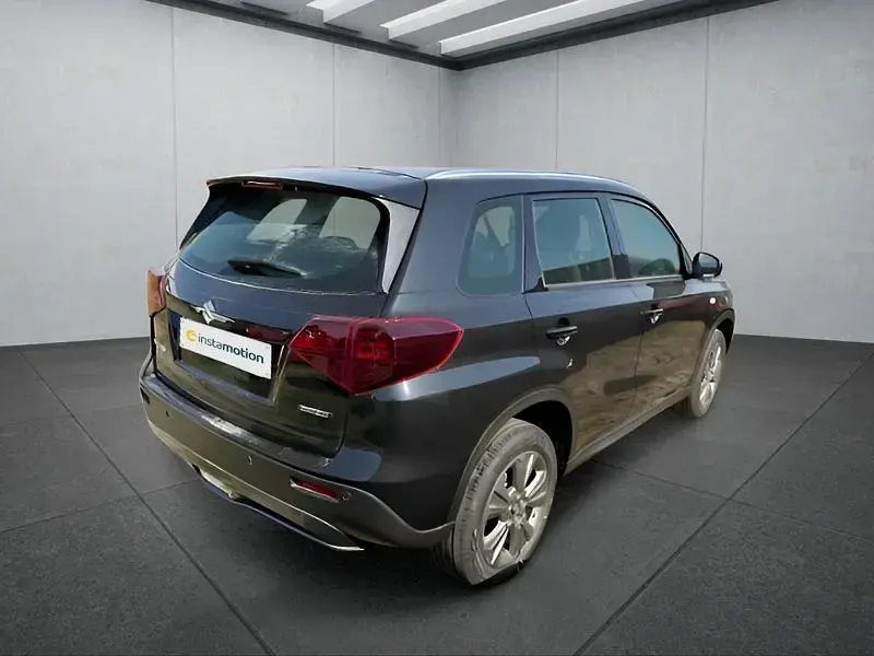 Neu Suzuki Vitara Club 110 PS (80 kW) 2026 Schwarz SUV