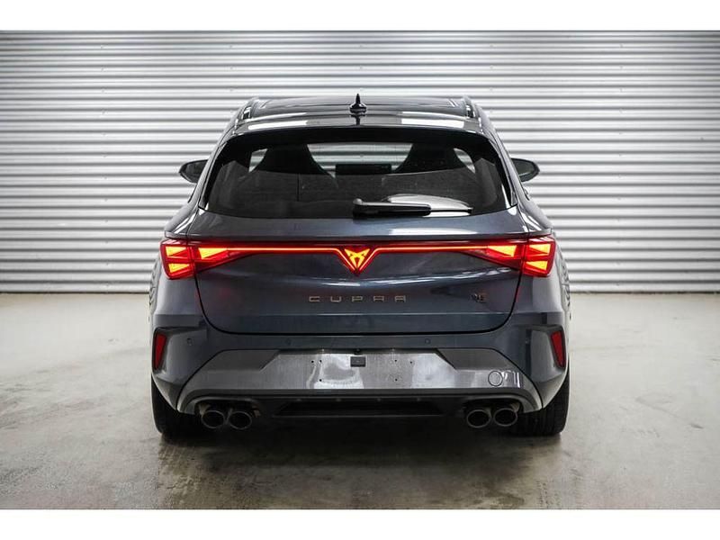 Gebraucht Cupra Leon 333 PS (244 kW) 2025 Magnetic grau metallic (s7) (metallic) Kombi