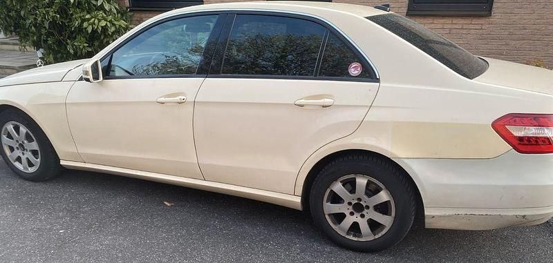Gebraucht Mercedes E200 Elegance 136 PS (100 kW) 2011 Beige Limousine