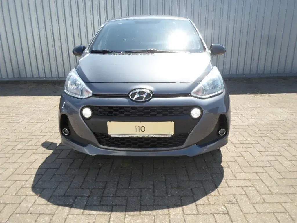 Gebraucht Hyundai i10 Passion Plus 67 PS (49 kW) 2018 Grau Kleinwagen