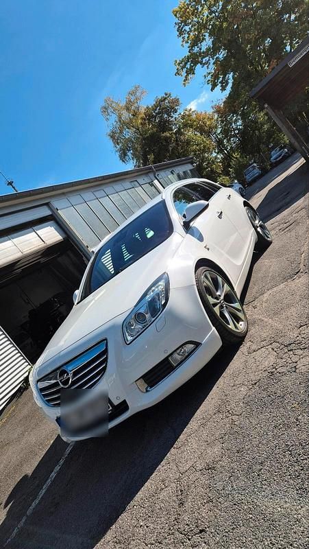 Weiß Gebraucht 2013 Opel Insignia OPC Kombi | 7.000 € (Guter Preis) - Bild 1/4