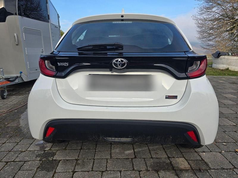 Weiß Gebraucht 2021 Toyota Yaris Comfort Kleinwagen | 14.950 € (Fairer Preis) - Bild 1/4