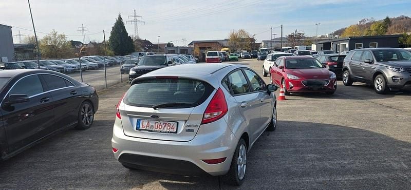 Gebraucht Ford Fiesta Trend 82 PS (60 kW) 2010 Silber Kleinwagen