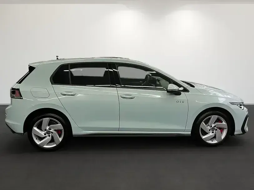 Gebraucht VW Golf VIII GTE 177 PS (130 kW) 2025 Crystal ice blue metallic Limousine
