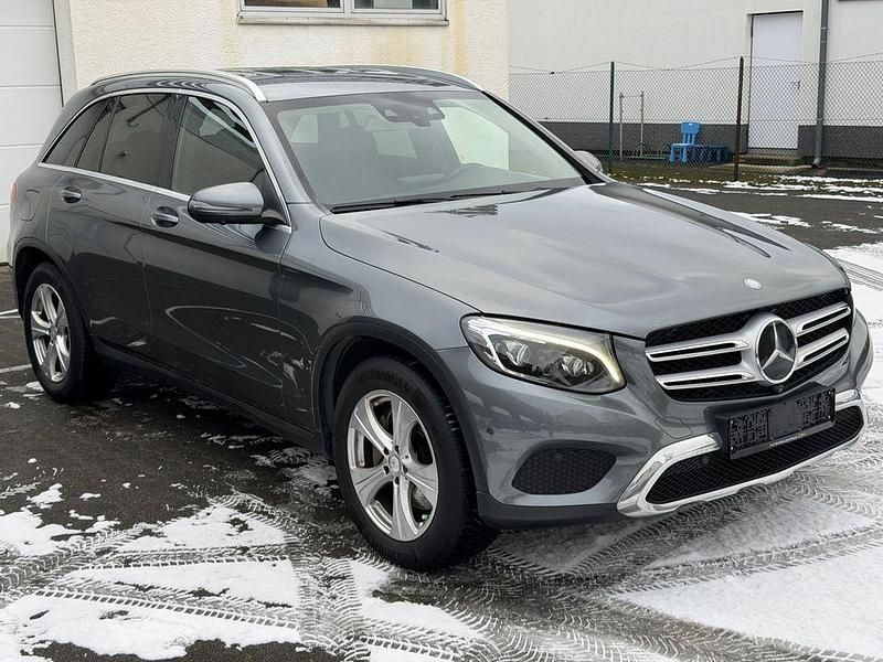 Grau Gebraucht 2015 Mercedes GLC220 SUV | 20.590 € (Fairer Preis) - Bild 1/4
