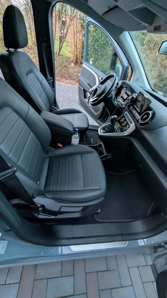 Gebraucht Mercedes T180 116 PS (85 kW) 2023 Grau Van / Kleinbus