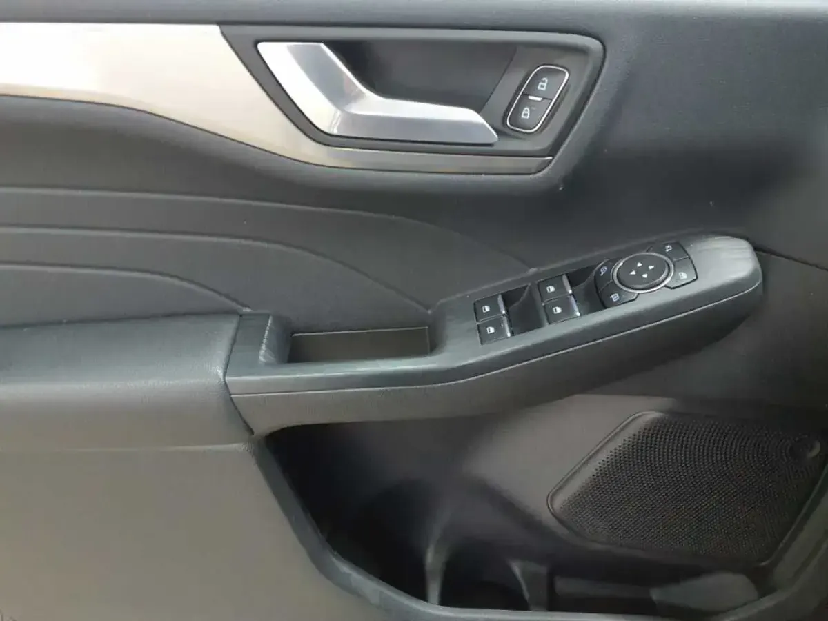 Używany Ford Kuga Titanium 120 KM (88 kW) 2023 Czarny SUV
