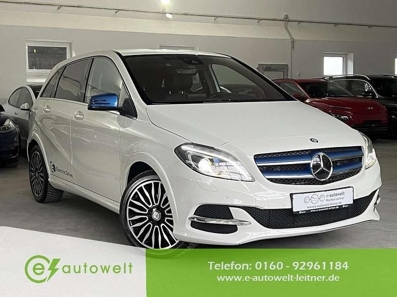 Weiß Gebraucht 2017 Mercedes B Electric Drive Electric Art Van / Kleinbus | 11.490 € - Bild 1/4