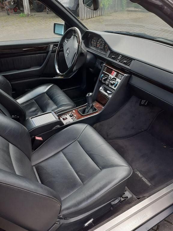 Gebraucht Mercedes E200 Edition 136 PS (100 kW) 1997 Schwarz Cabrio