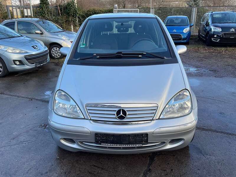 Grau Gebraucht 2002 Mercedes A140 Elegance Limousine | 2.390 € (Teuer) - Bild 1/4