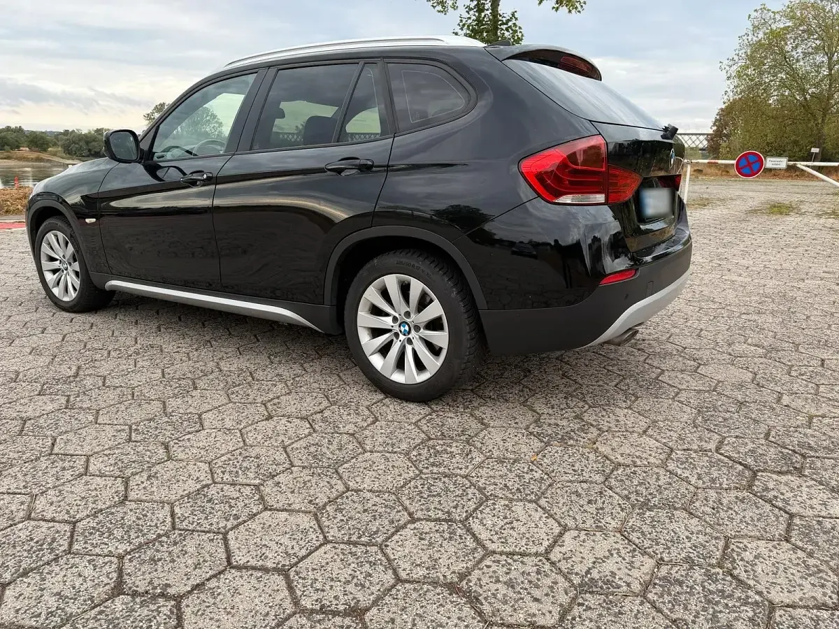 Gebraucht BMW X1 143 PS (105 kW) 2011 Schwarz SUV