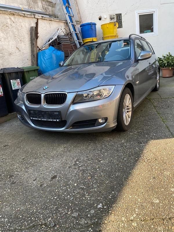 Gebraucht BMW 320 184 PS (135 kW) 2010 Grau Kombi
