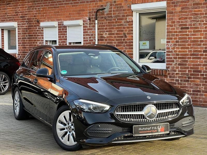 Gebraucht Mercedes C200 163 PS (119 kW) 2023 Schwarz Kombi