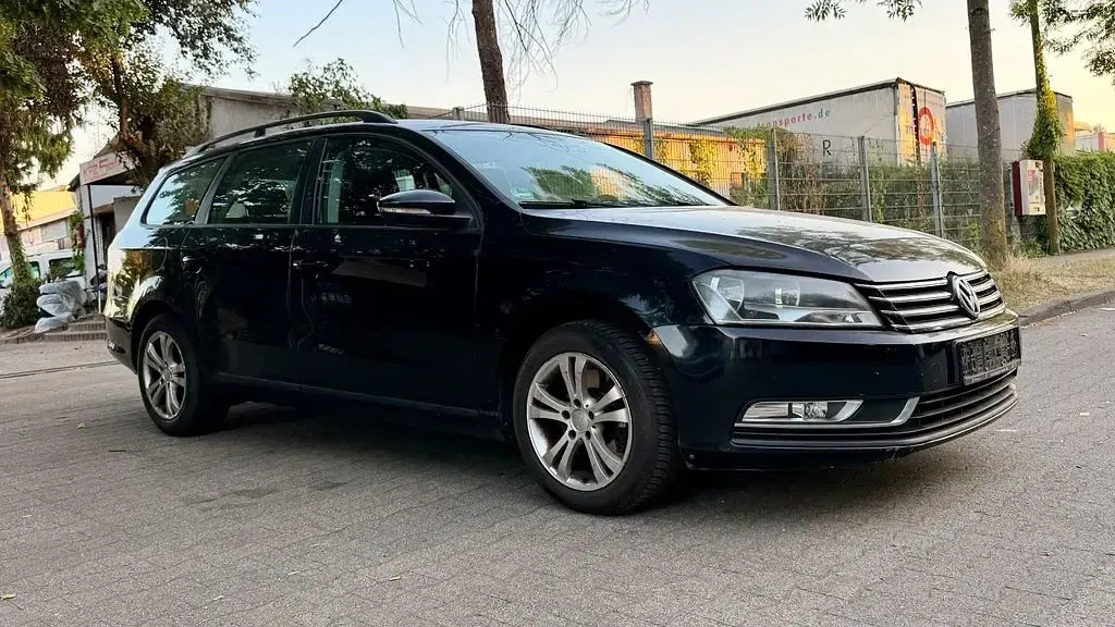 Gebraucht VW Passat Trendline 122 PS (89 kW) 2011 Schwarz Kombi
