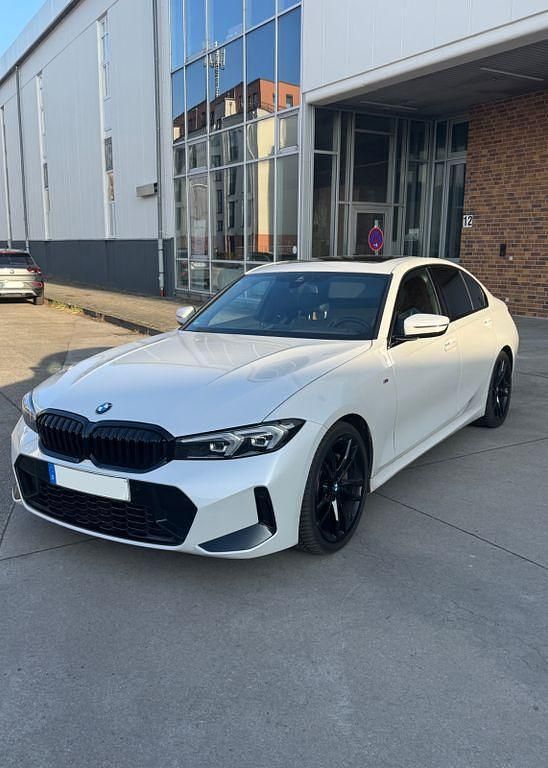 Weiß Gebraucht 2023 BMW 330 Sport Line Limousine | 34.500 € (Guter Preis) - Bild 1/4