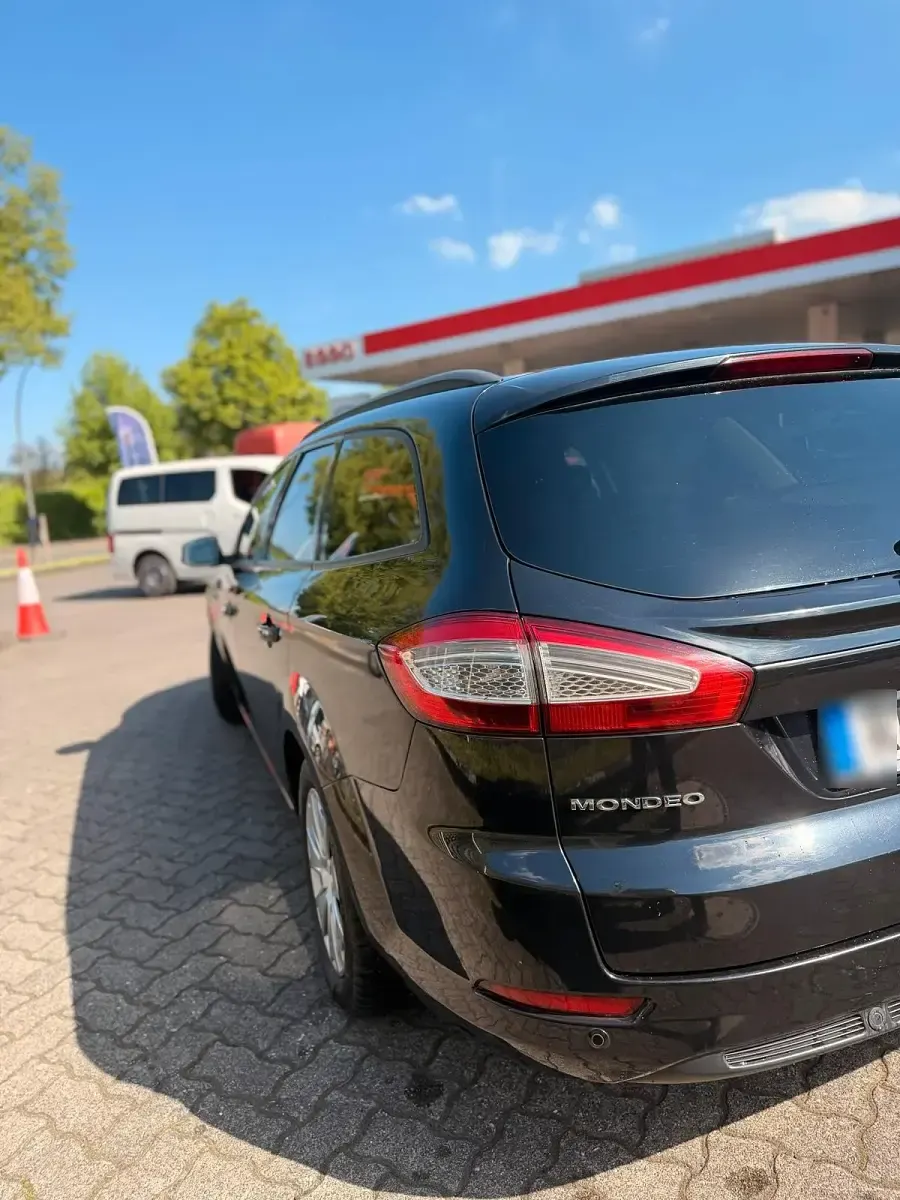 Gebraucht Ford Mondeo 140 PS (102 kW) 2012 Schwarz Kombi