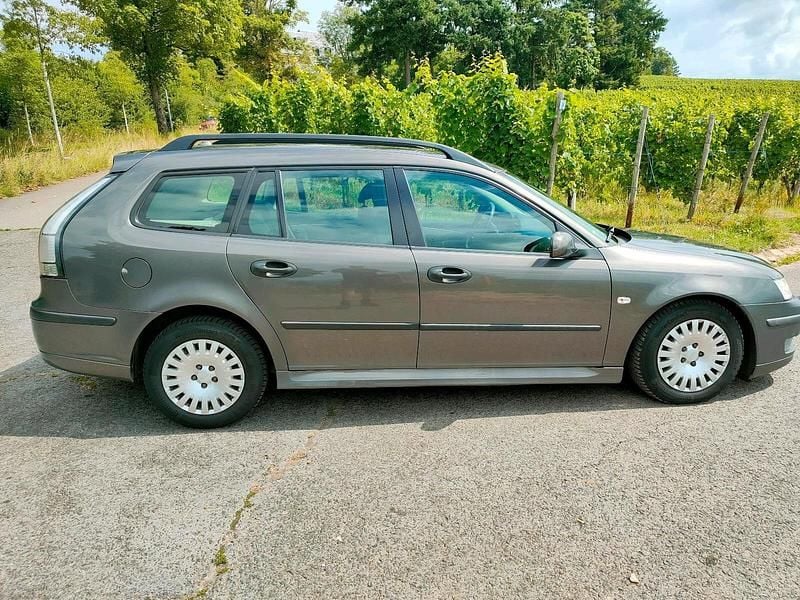 Grau Gebraucht 2005 Saab 9-3 Kombi | 4.950 € (Teuer) - Bild 1/4