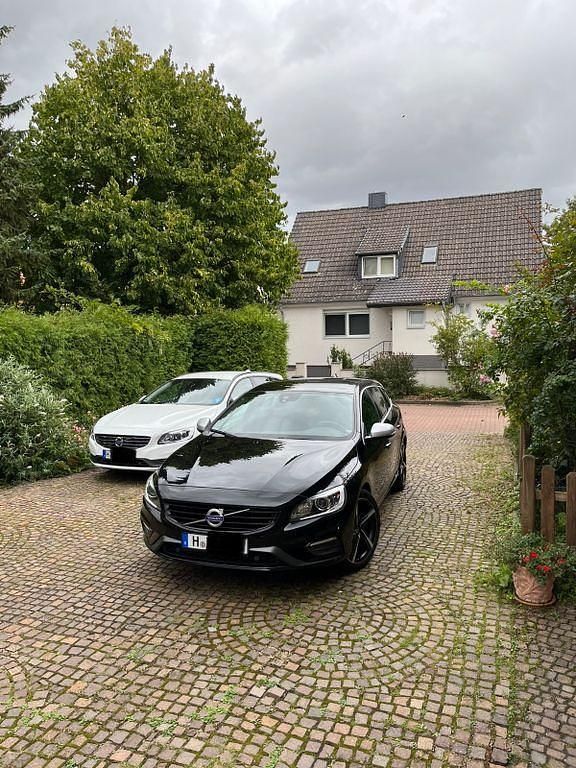 Gebraucht Volvo V60 R-Design 190 PS (139 kW) 2016 Schwarz Kombi