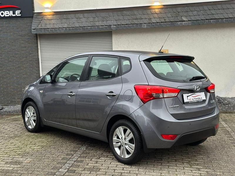 Gebraucht Hyundai ix20 125 PS (91 kW) 2014 Grau Kleinwagen