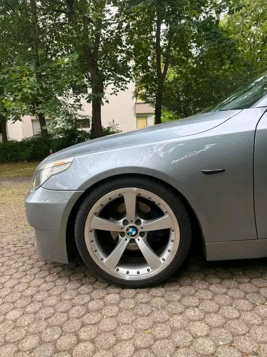Gebraucht BMW 525 177 PS (130 kW) 2005 Silber Limousine
