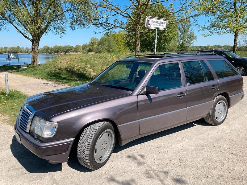 Andere farben Gebraucht 1992 Mercedes 300 Kombi | 16.200 € - Bild 1/4
