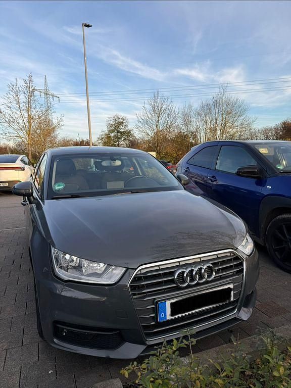 Grau Gebraucht 2017 Audi A1 Sportback Kleinwagen | 10.500 € (Fairer Preis) - Bild 1/4