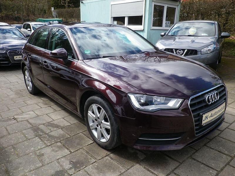 Gebraucht Audi A3 Attraction 122 PS (89 kW) 2013 Weinrot metalik Limousine