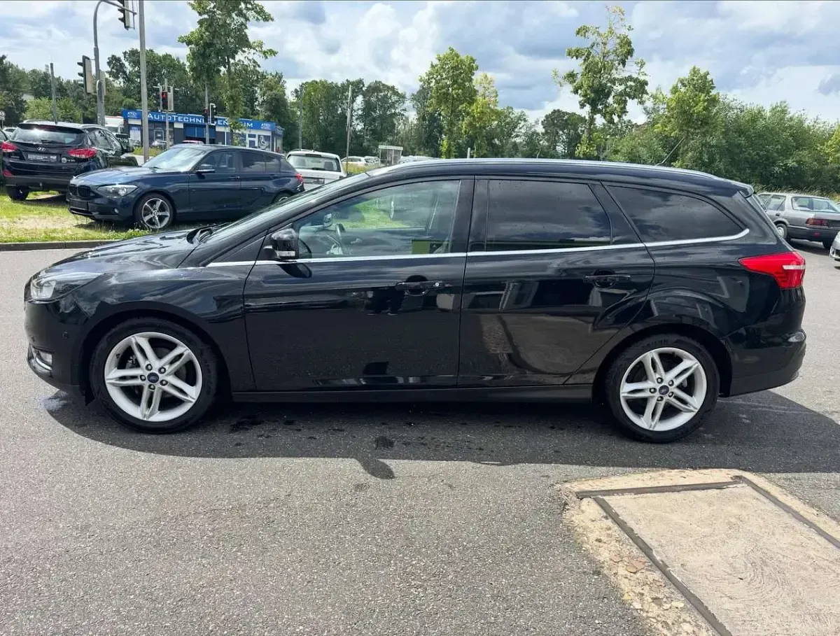 Gebraucht Ford Focus Titanium 125 PS (91 kW) 2018 Iridiumschwarz metallic Kombi